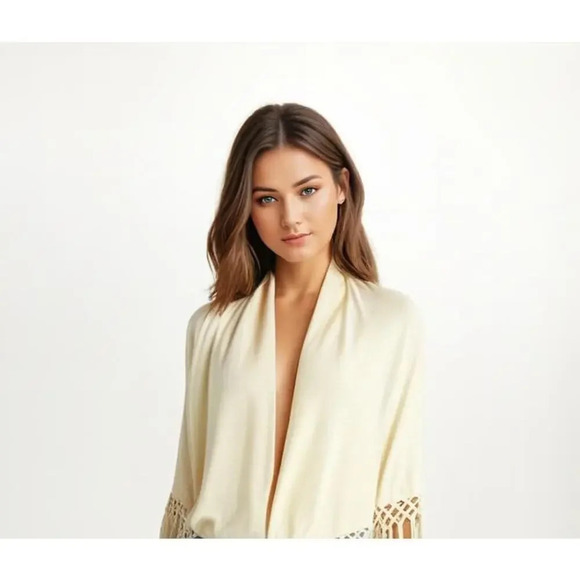 Antique Vintage Cream Wool Macrame Fringe Shoulder Wrap/Shawl‎ - Picture 1 of 6